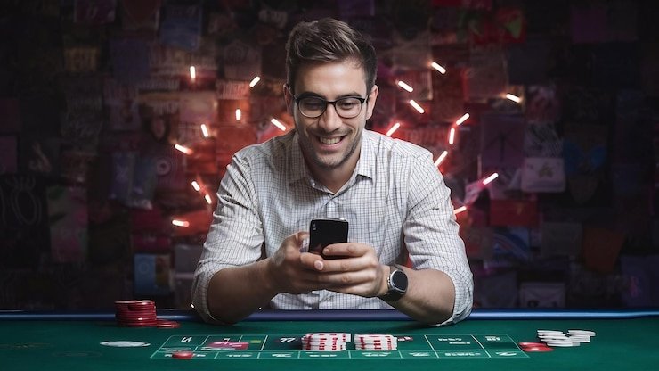 Ilustrasi perangkat mobile dengan berbagai metode pembayaran digital dari platform